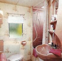 Dusche und WC im gemieteten Mobilheim auf dem Camping-Ferienpark CAMARO Grömitz